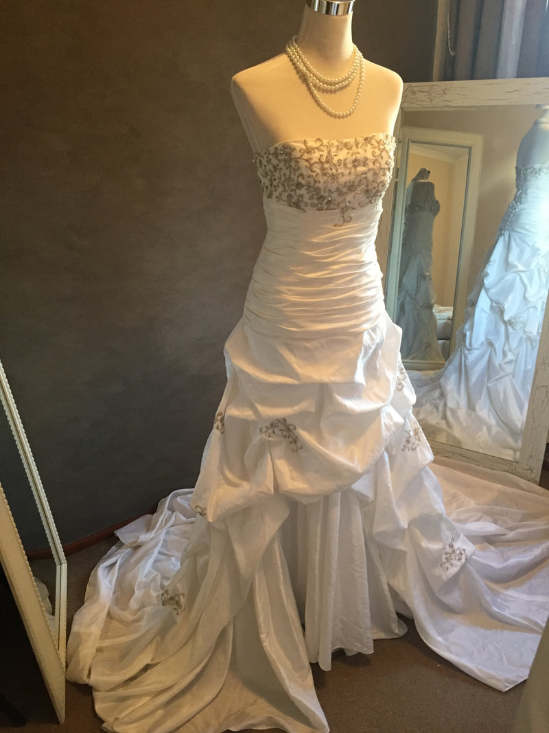 PRE LOVED WEDDING DRESSES - Le Petit Wedding Boutique
